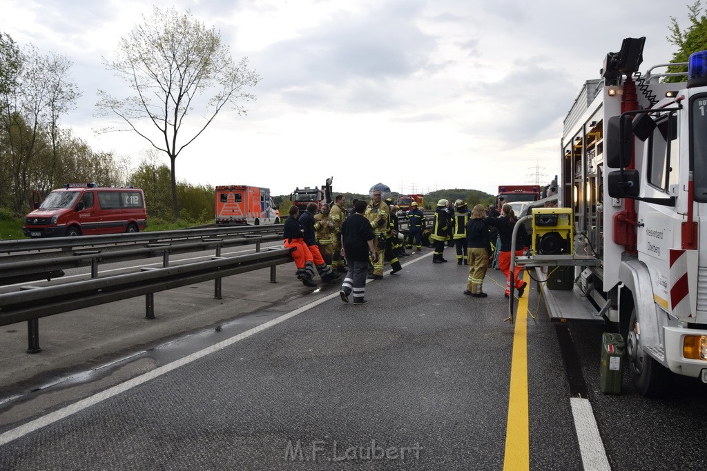 VU Gefahrgut LKW umgestuerzt A 4 Rich Koeln Hoehe AS Gummersbach P131.JPG - Miklos Laubert